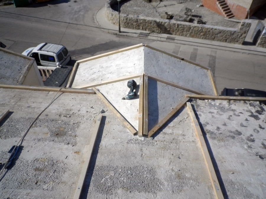 Forma de tejado con rastreles