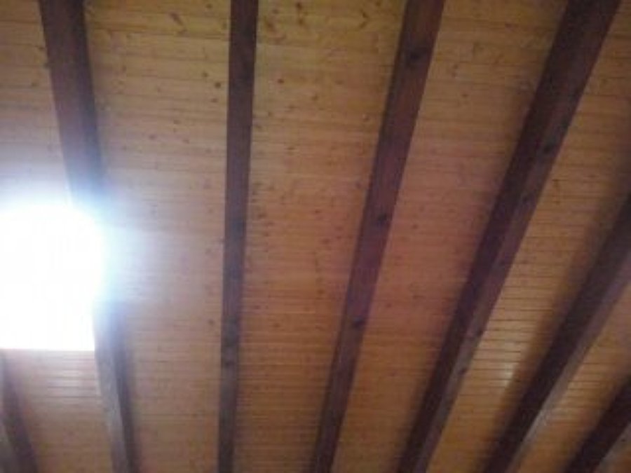 FORMACION DE CUBIERTA CON VIGAS Y MACHIEMBRADO DE MADERA