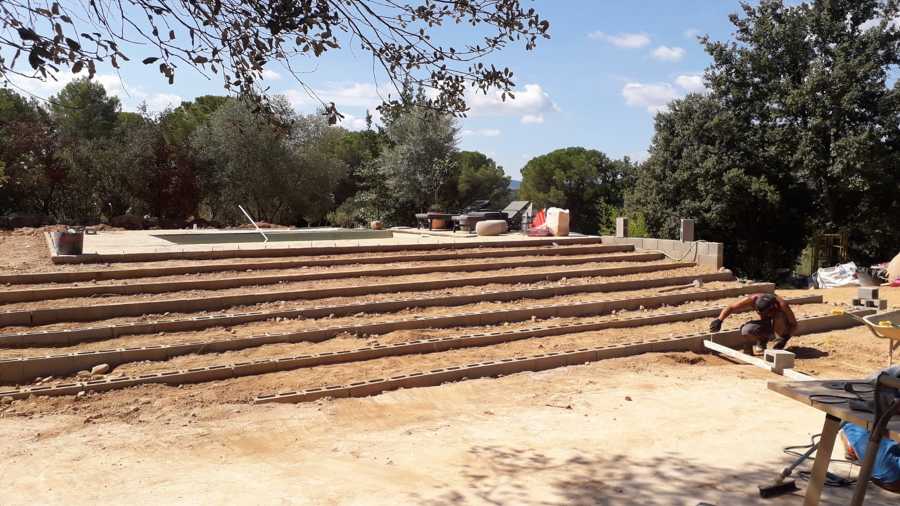 Formacion de escalera a la pisicina