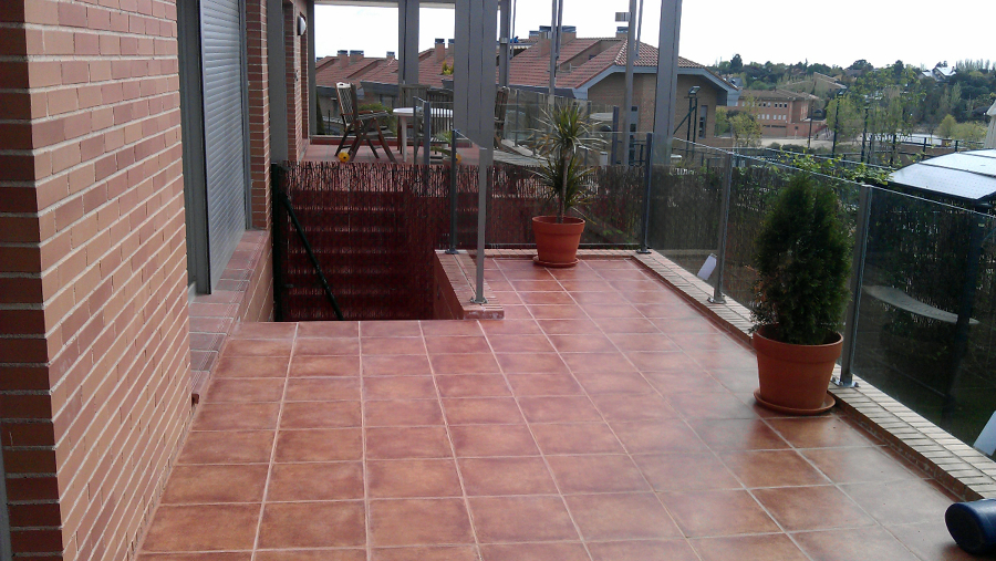 FORMACIÓN DE TERRAZA EN VIVIENDA UNIFAMILIAR