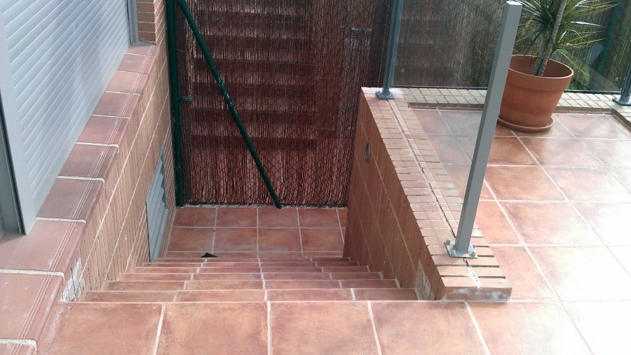 FORMACIÓN DE TERRAZA EN VIVIENDA UNIFAMILIAR