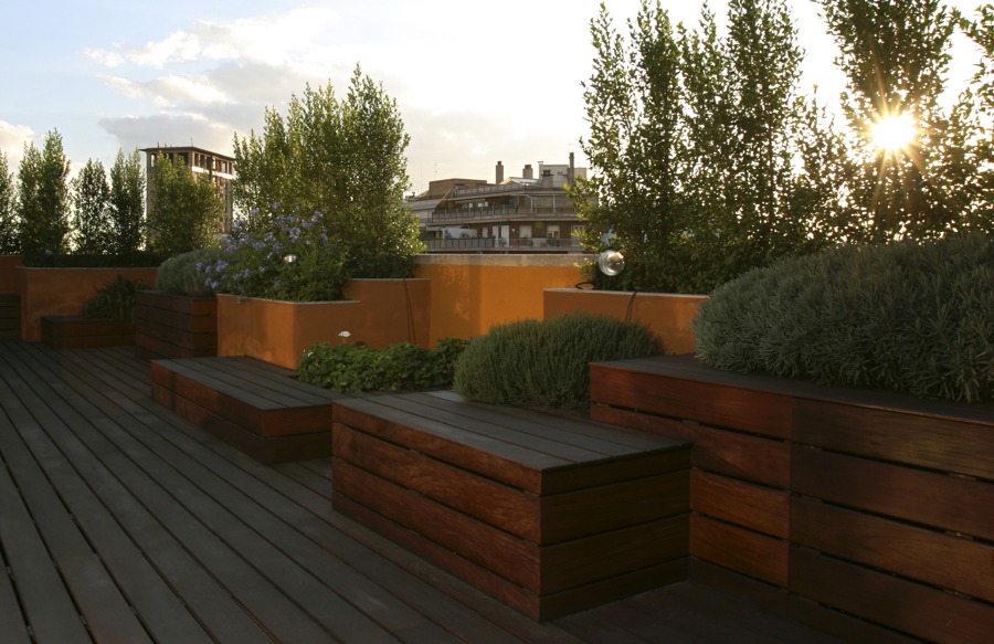 Formación jardineras y bancos