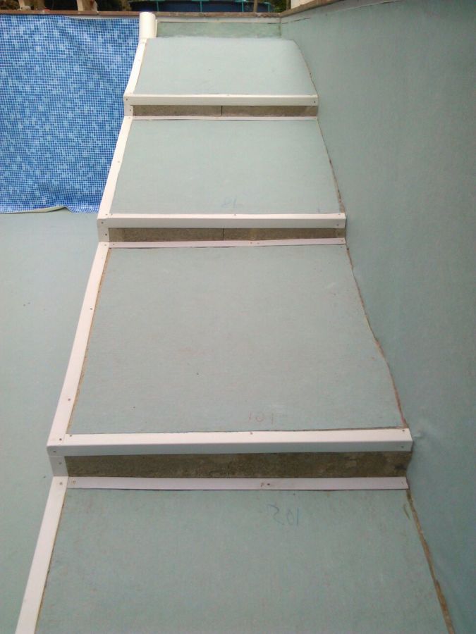 Forrado con geotextil del interior del vaso.