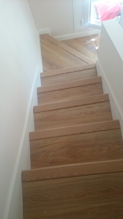 Forrado de escalera en rehabilitación unifamiliar.