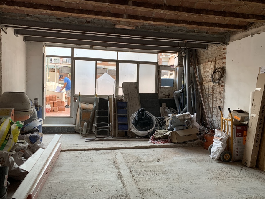 Foto antes con ventanas de aluminio en mal estado