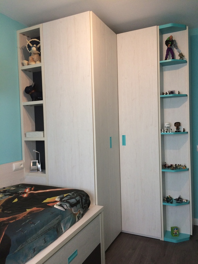 Foto armario rincón, estantería y zapatero