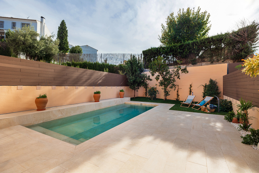 FOTO GENERAL DE PISCINA DE DÍA