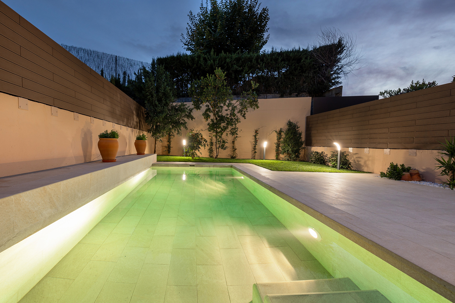 FOTO NOCTURANA DE PISCINA