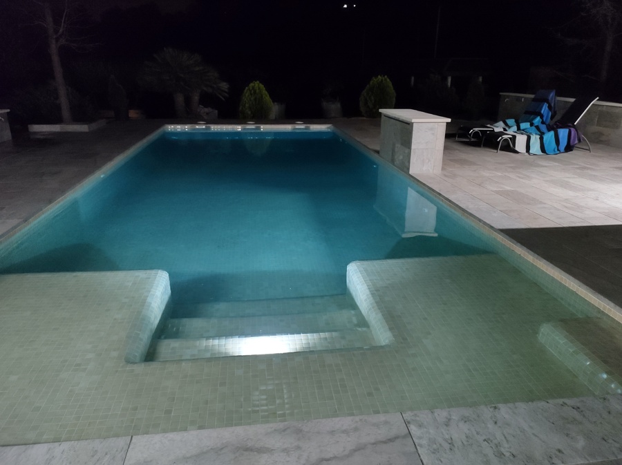 Foto nocturna. Doble sistema de iluminación.