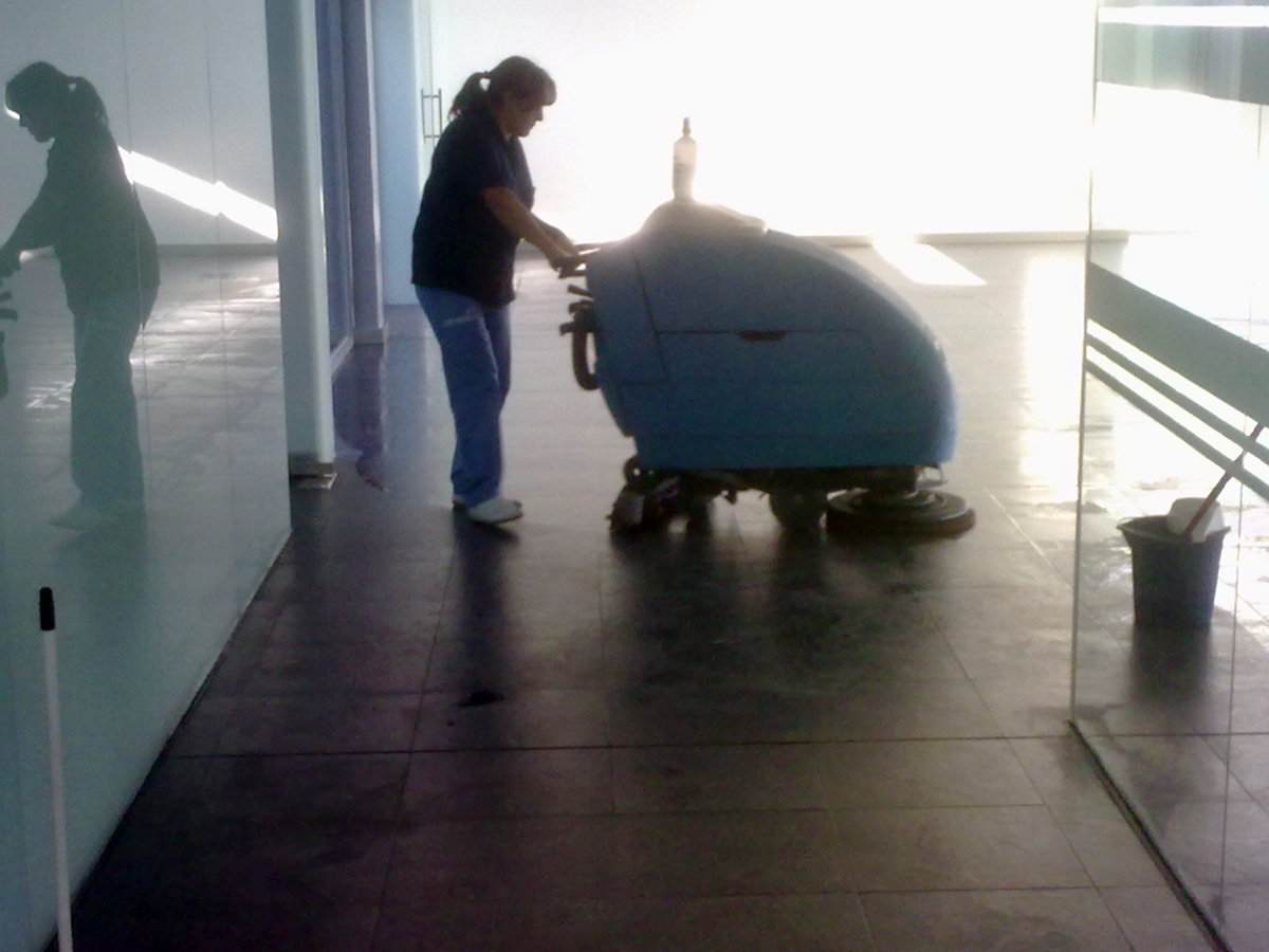 Fregado suelos tanatorio Municipal