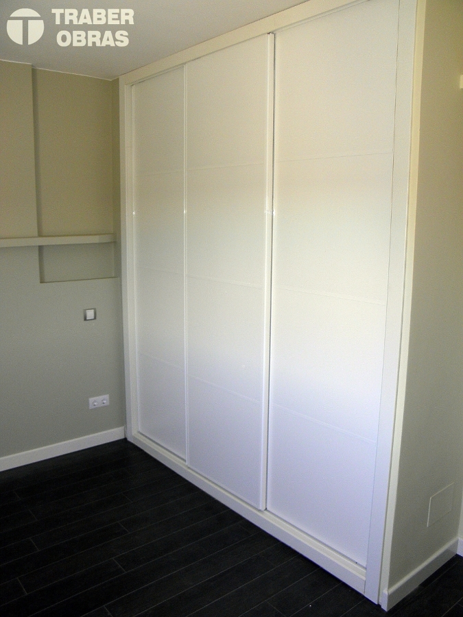 Frente armario empotrado puertas correderas por Traber Obras