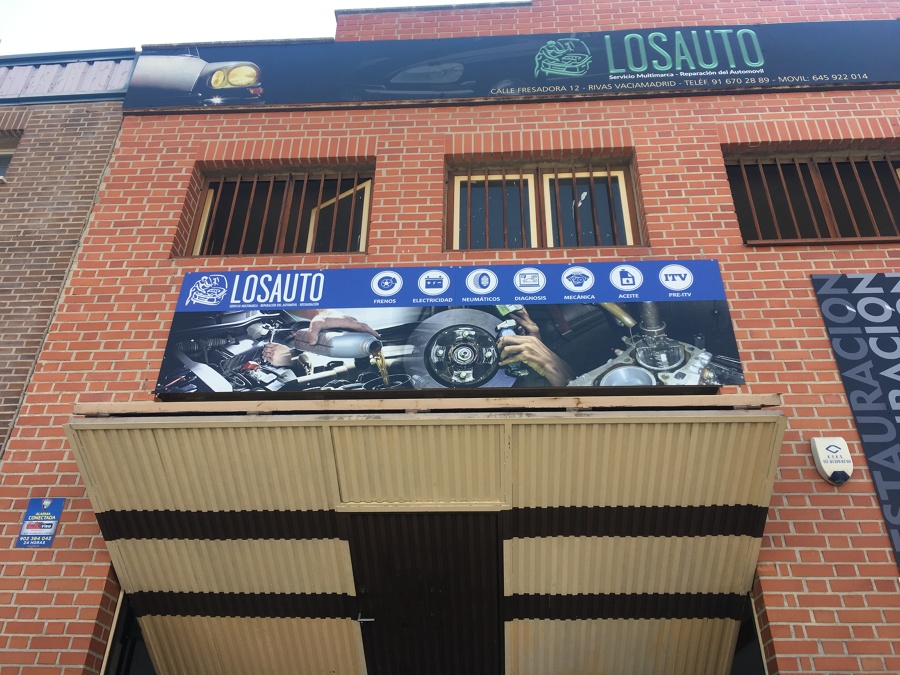 Frente Comercial Taller Mecánico terminado