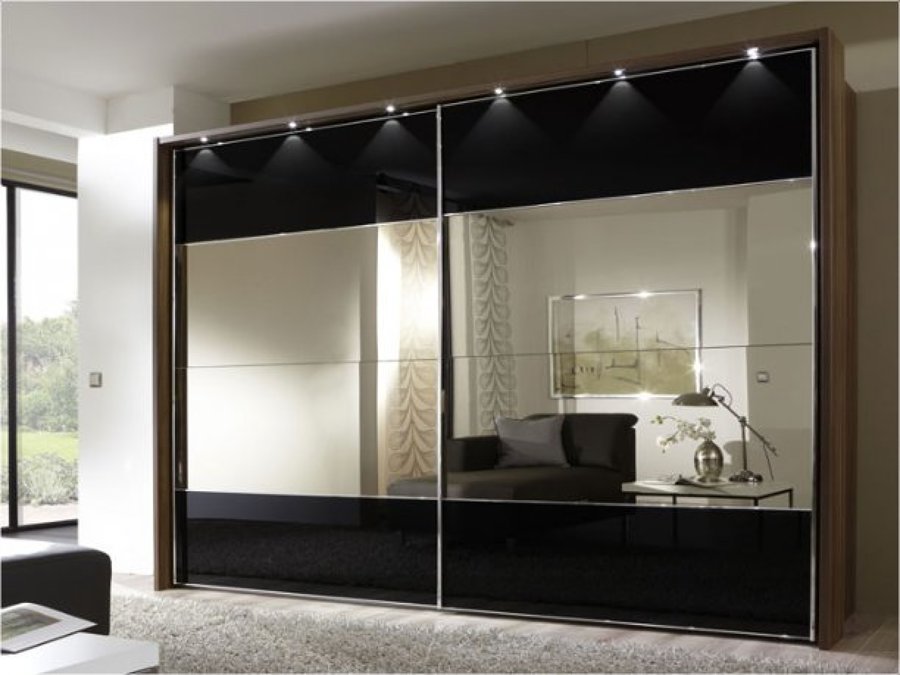 Frente de armario con espejos e iluminación