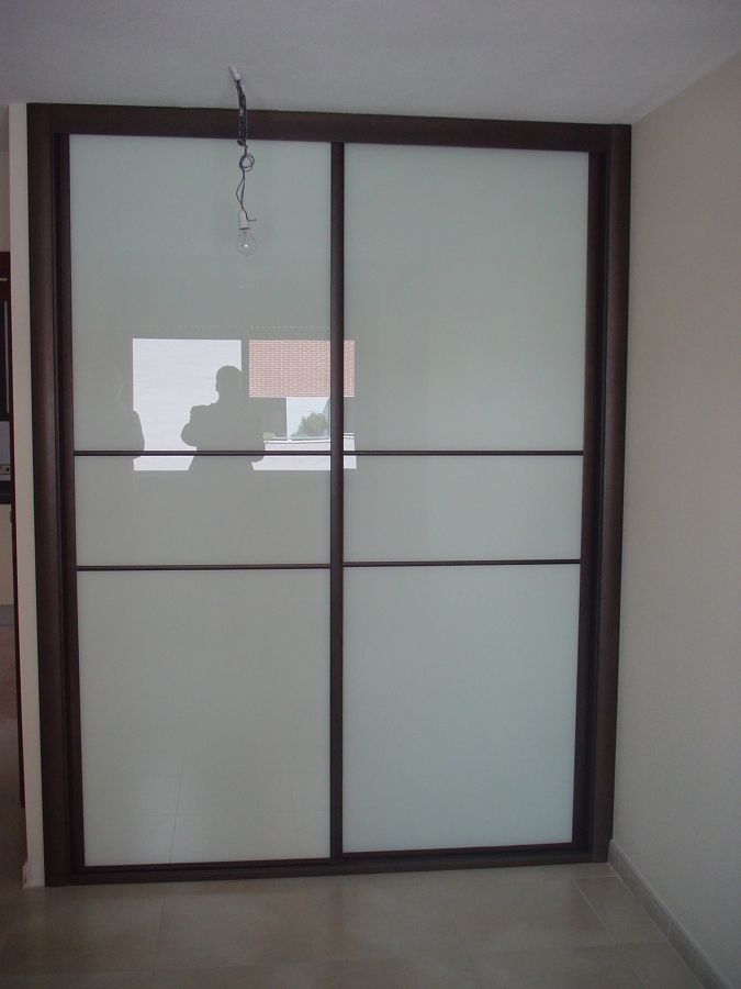 Frente de armario cristal lacado blanco y perfiles vengué