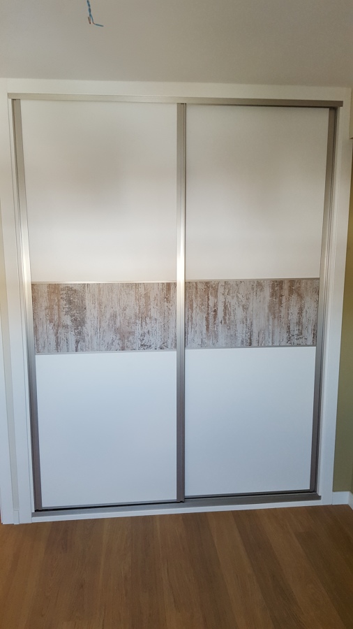 Frente de armario en sistema de hojas correderas