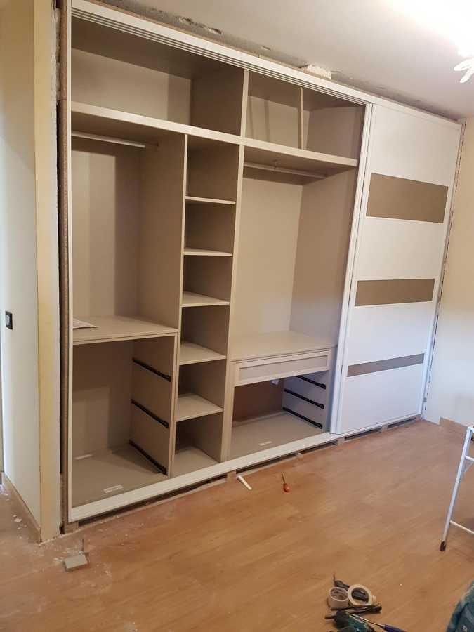 Frente e interior de armario