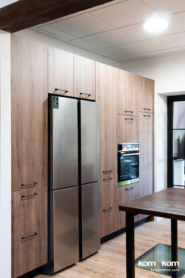 Frigorífico americano y horno integrados en mueble cocina