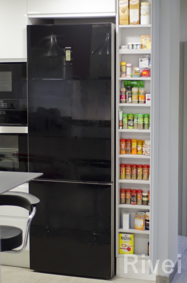 Frigorífico en cristal negro