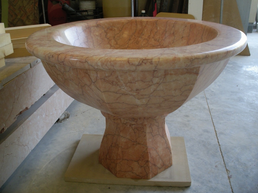 fuente circular mármol rosa