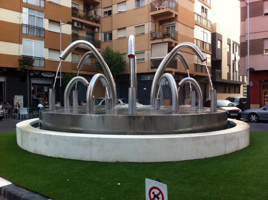 Fuente decorativa en rotonda de Sedaví (Valencia)