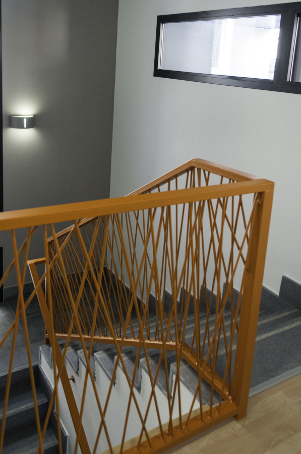 FUNDACION RAIS MURCIA - Escalera de acceso a las plantas