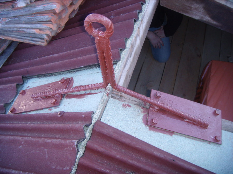 Ganchos para la linea de vida de la cubierta