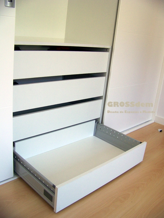 Gavetas de extracción total y freno.