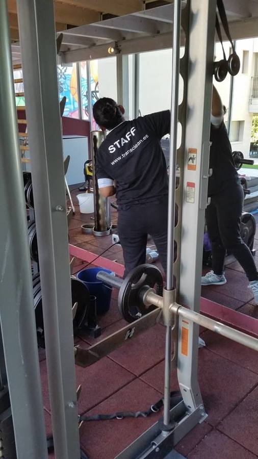 Limpieza de equipos de gimnasio