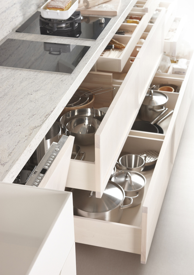 Grandes cajones bajo encimera