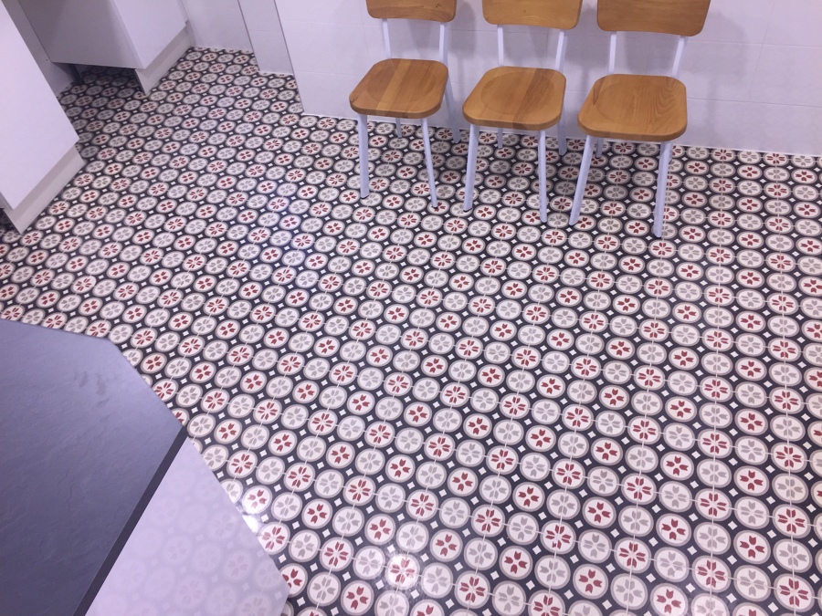 GRES HIDRÁULICO Y MOBILIARIO COCINA