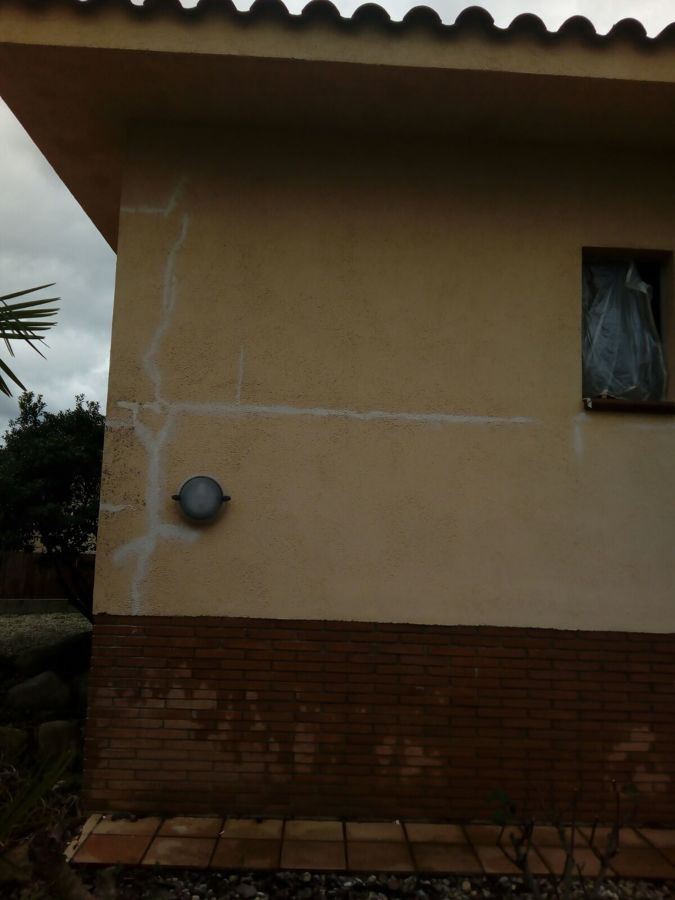 Grietas profundas, pasta petroleada antihumedad