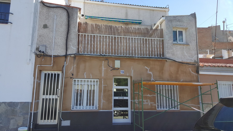 Grietas tapadas con masilla de fibra antigrietas