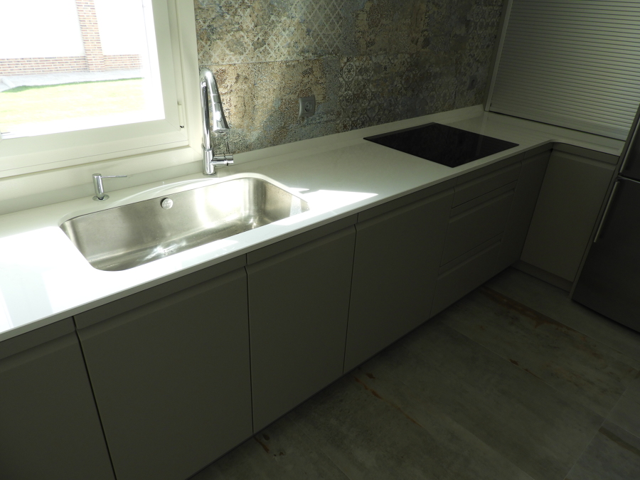 GRIFO EXTRAIBLE Y DISPENSADOR DE JABON