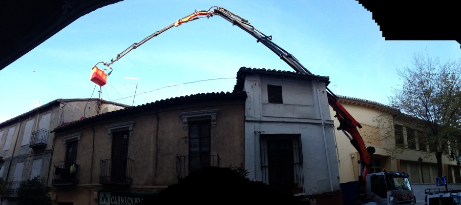 Grúa Cesta en tejados de Granada