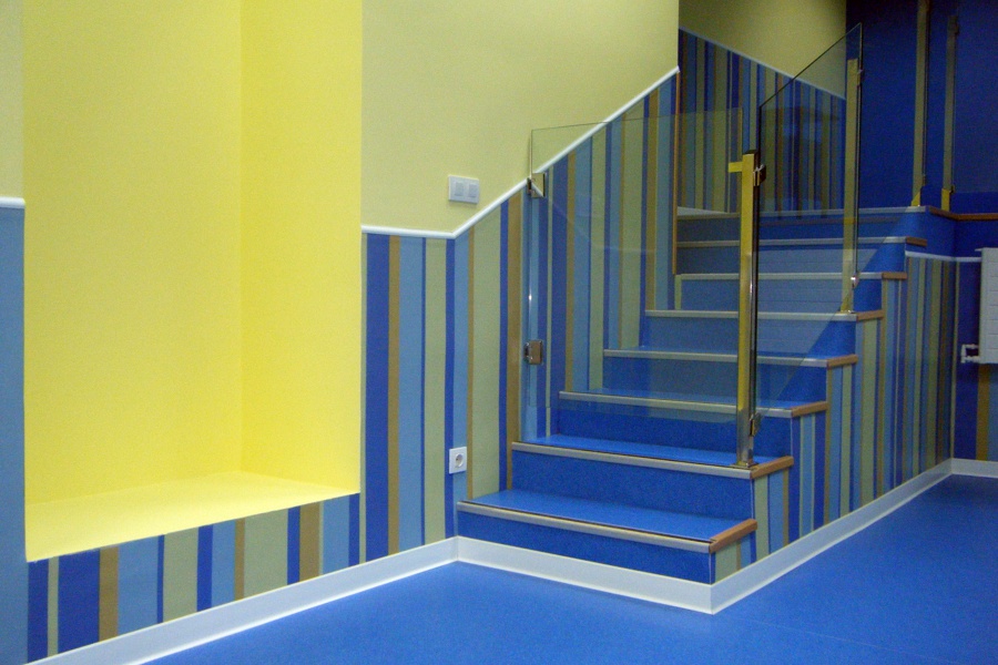 Guardería. Acceso a zona de profesores