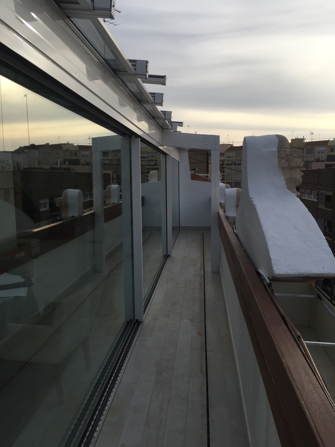 Guía de suelo reforzada con rodamientos especiales Technal