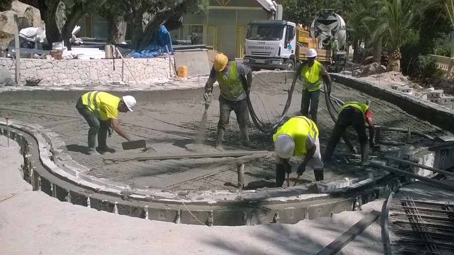 gunitado de piscina desbordante