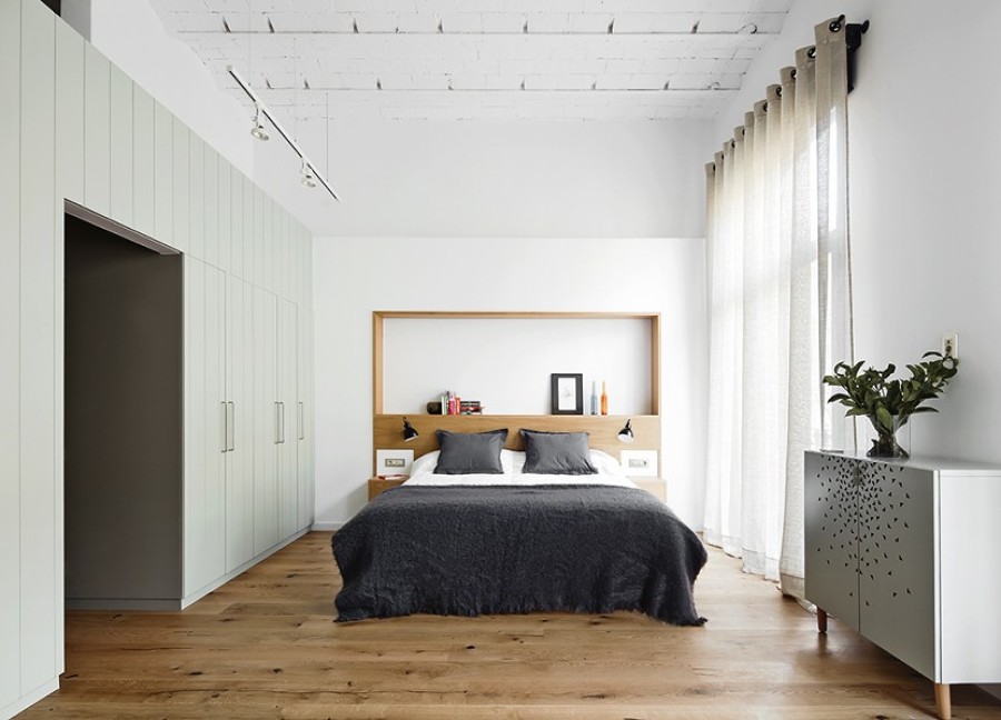 Habitación cabecero madera