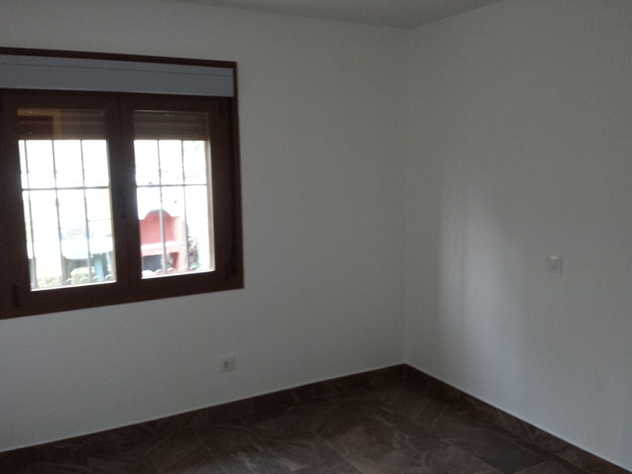 habitación acabada de pintar