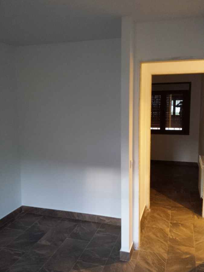 habitación acabada de pintar