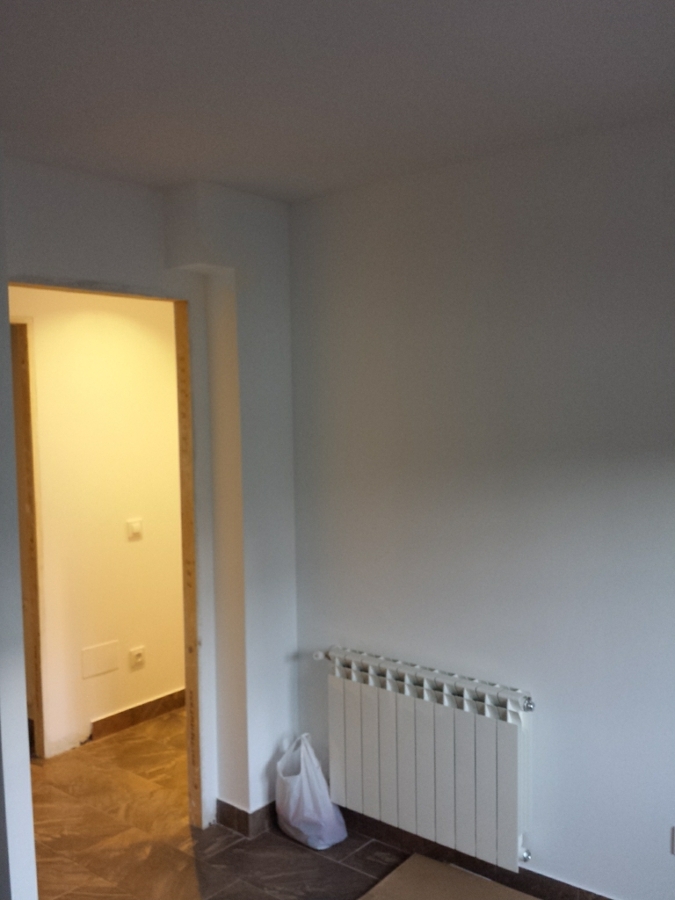 habitación acabada de pintar