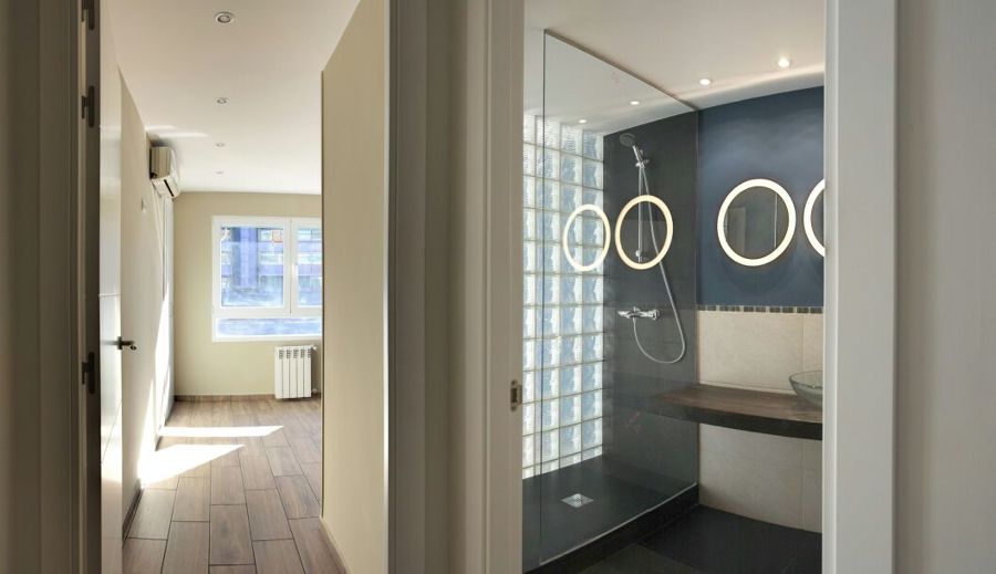 Habitación de matrimonio y baño