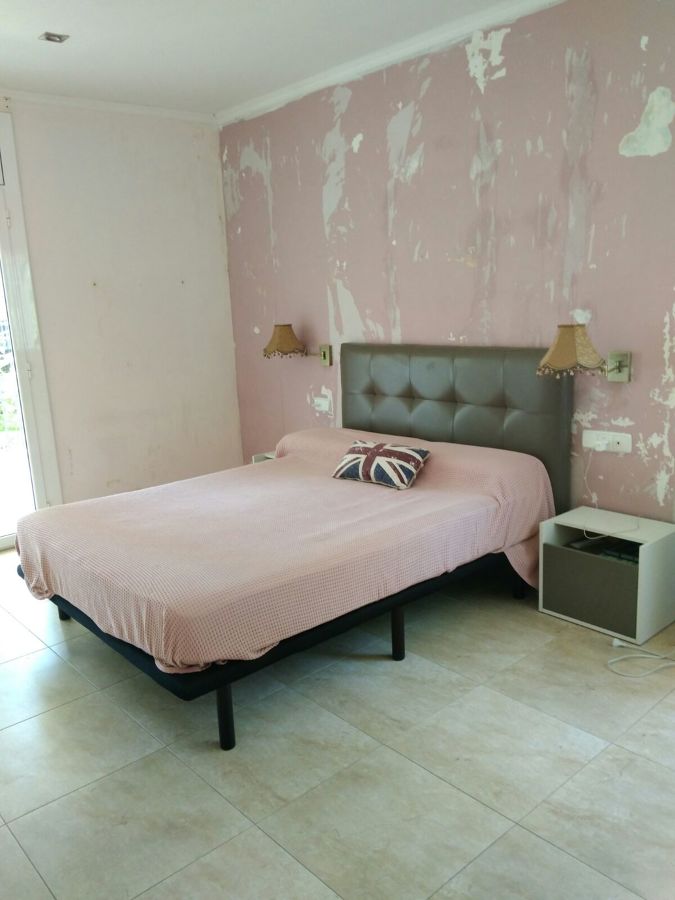 Habitación matrimonio tras quitar papel