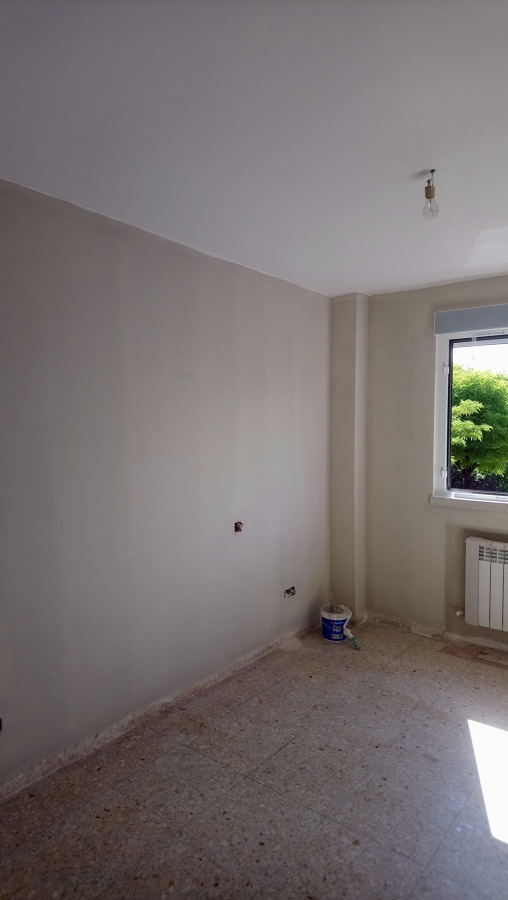 Habitación primera capa de pintura