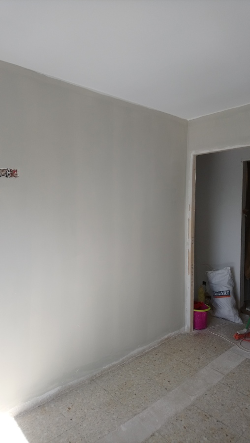 Habitación primera capa de pintura