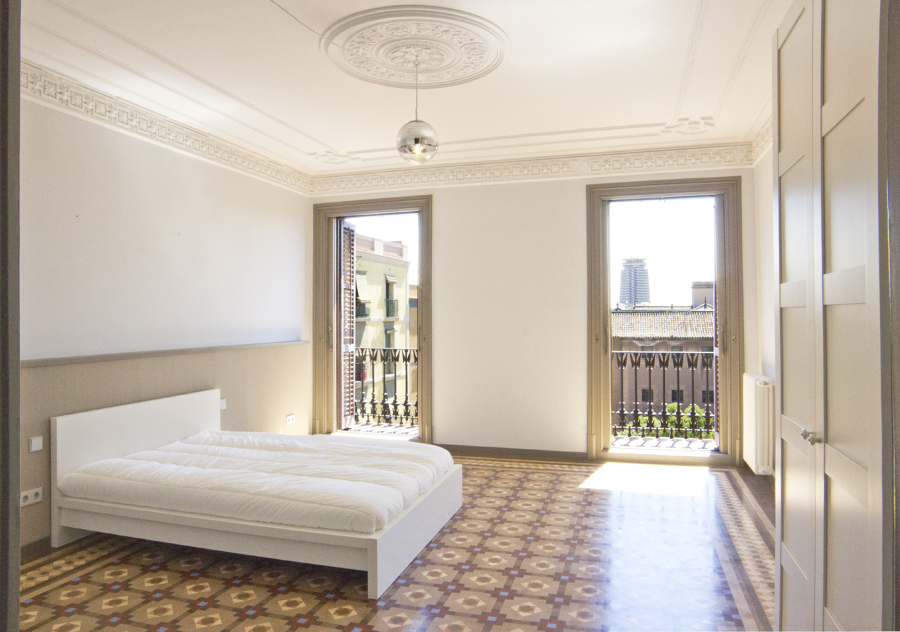 Habitación principal con doble balconera