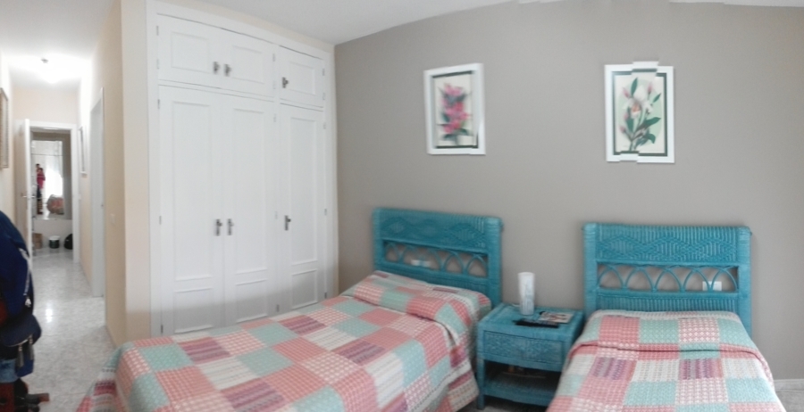 Habitación principal después de pintado y lacado armario.