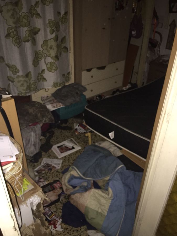 habitaciones-vaciado-piso-diogenes-barcelona-acumulacion-antes-09