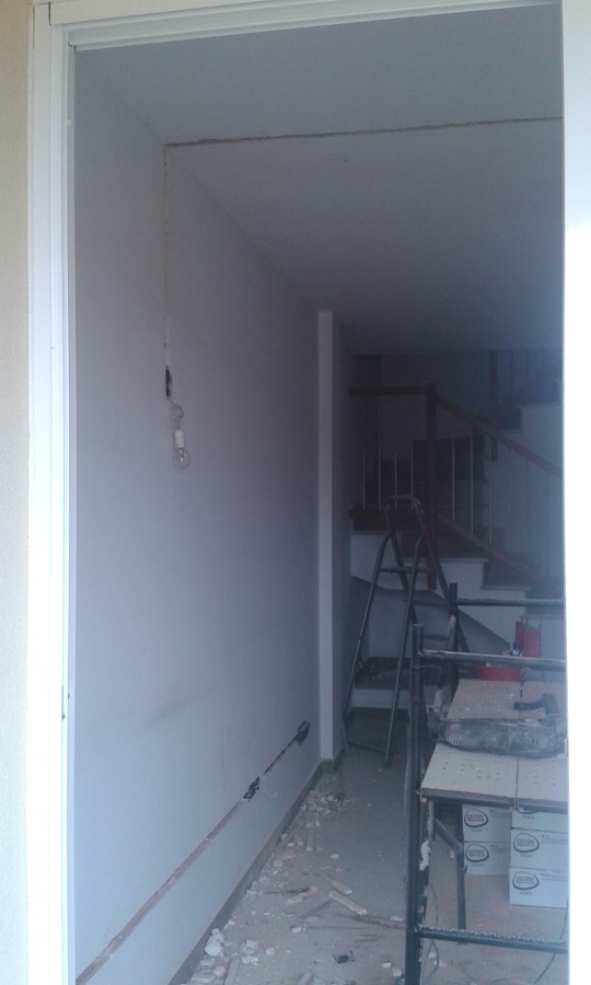 Haciendo las regatas,y pasando istalacion electrica!