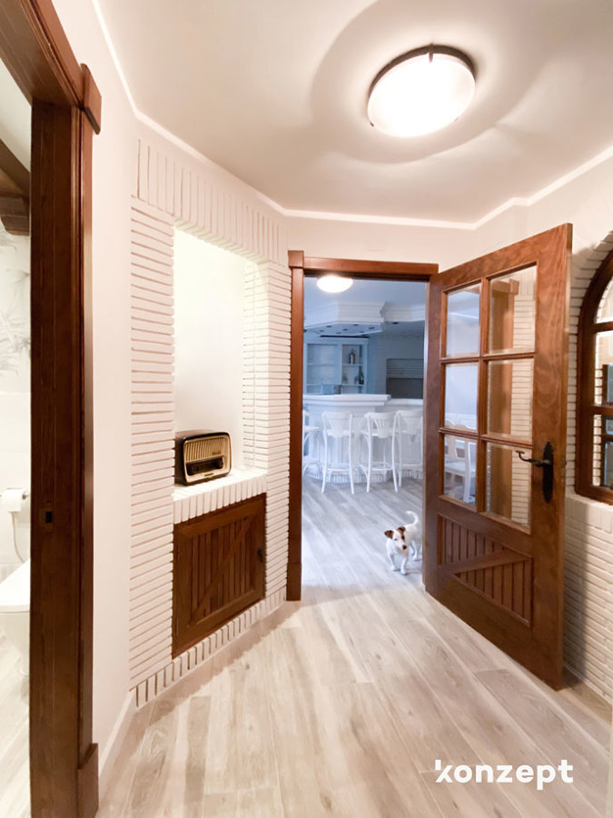 Hall acceso a bar-bodega